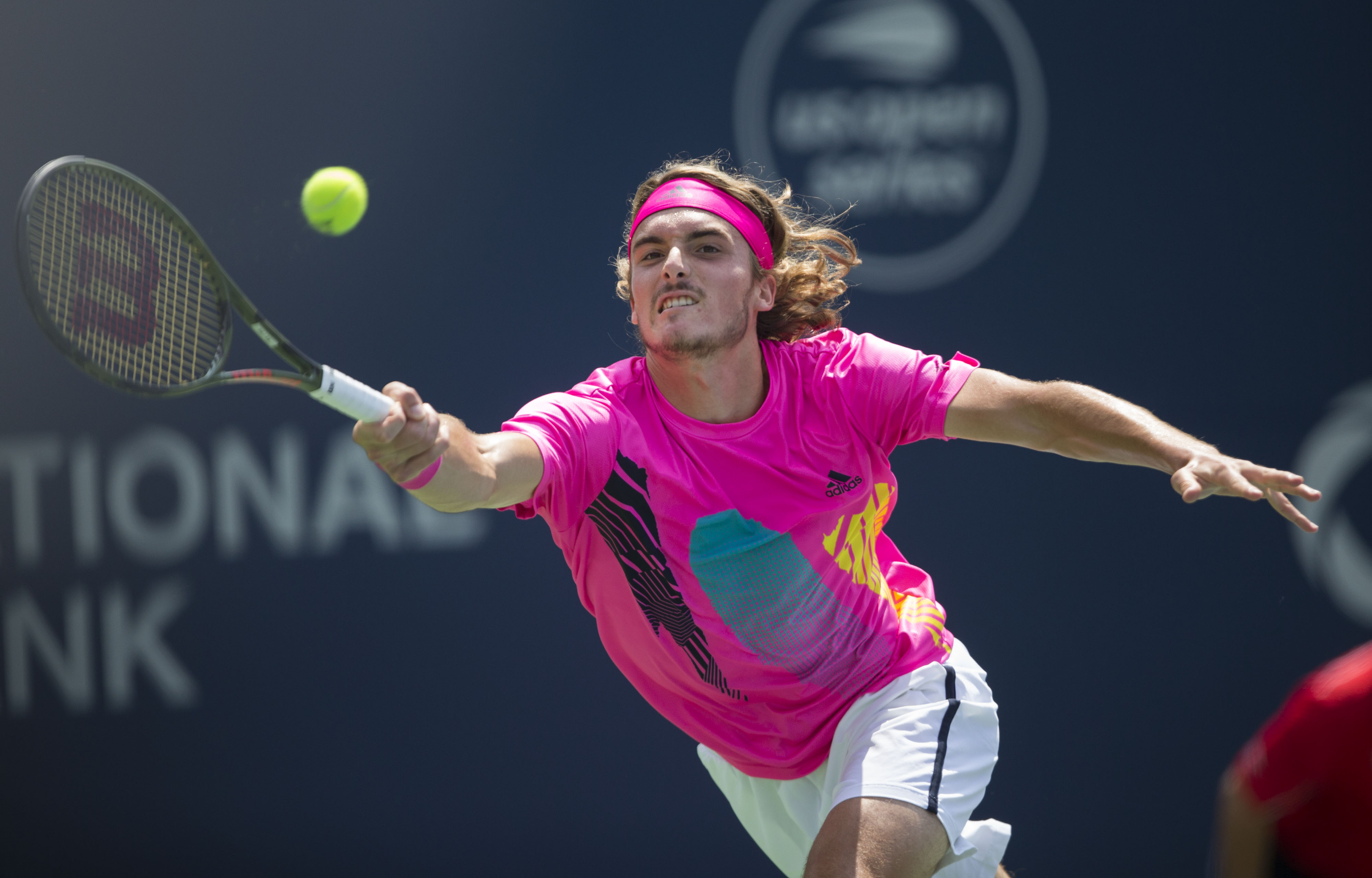 英国网球队翻盘世界网球队，西西帕斯高光表现的简单介绍