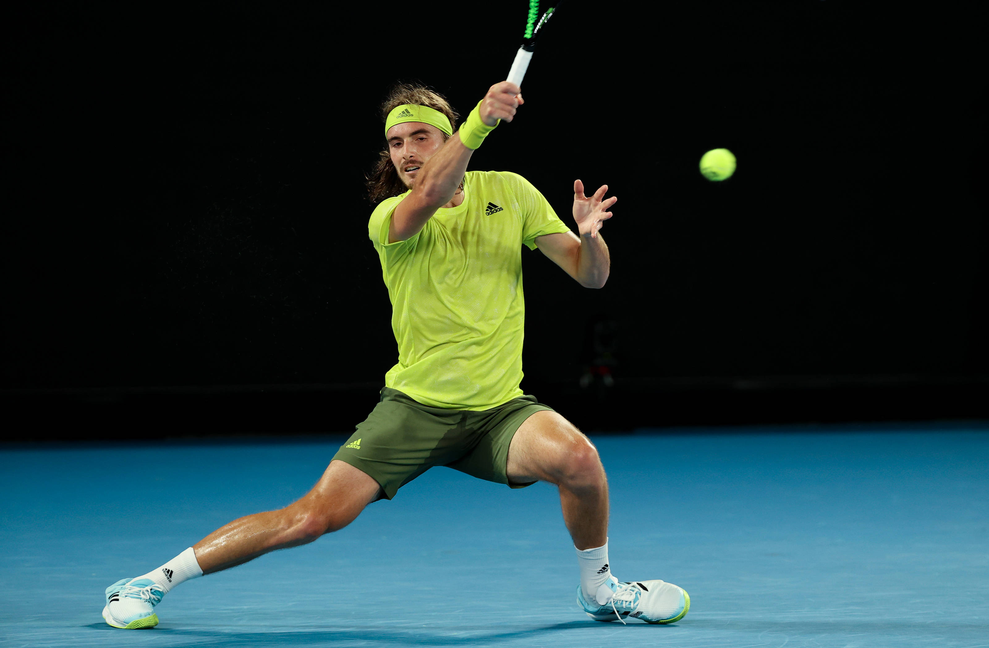 包含日本网球队力克澳大利亚网球队，西西帕斯高光表现的词条