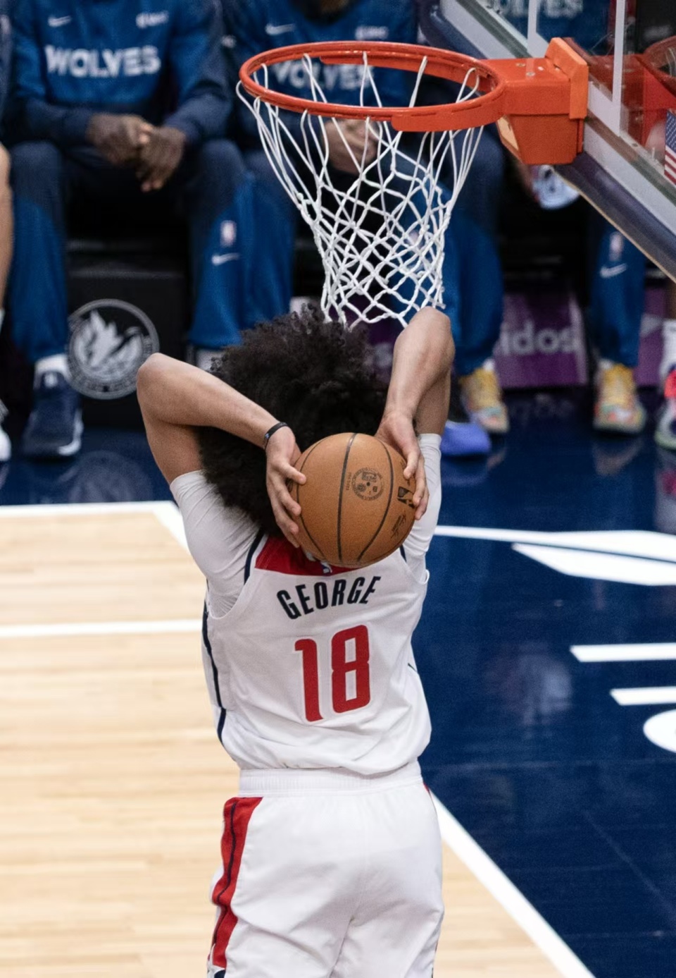 关于奇才血洗快船，布克惊艳世界的信息