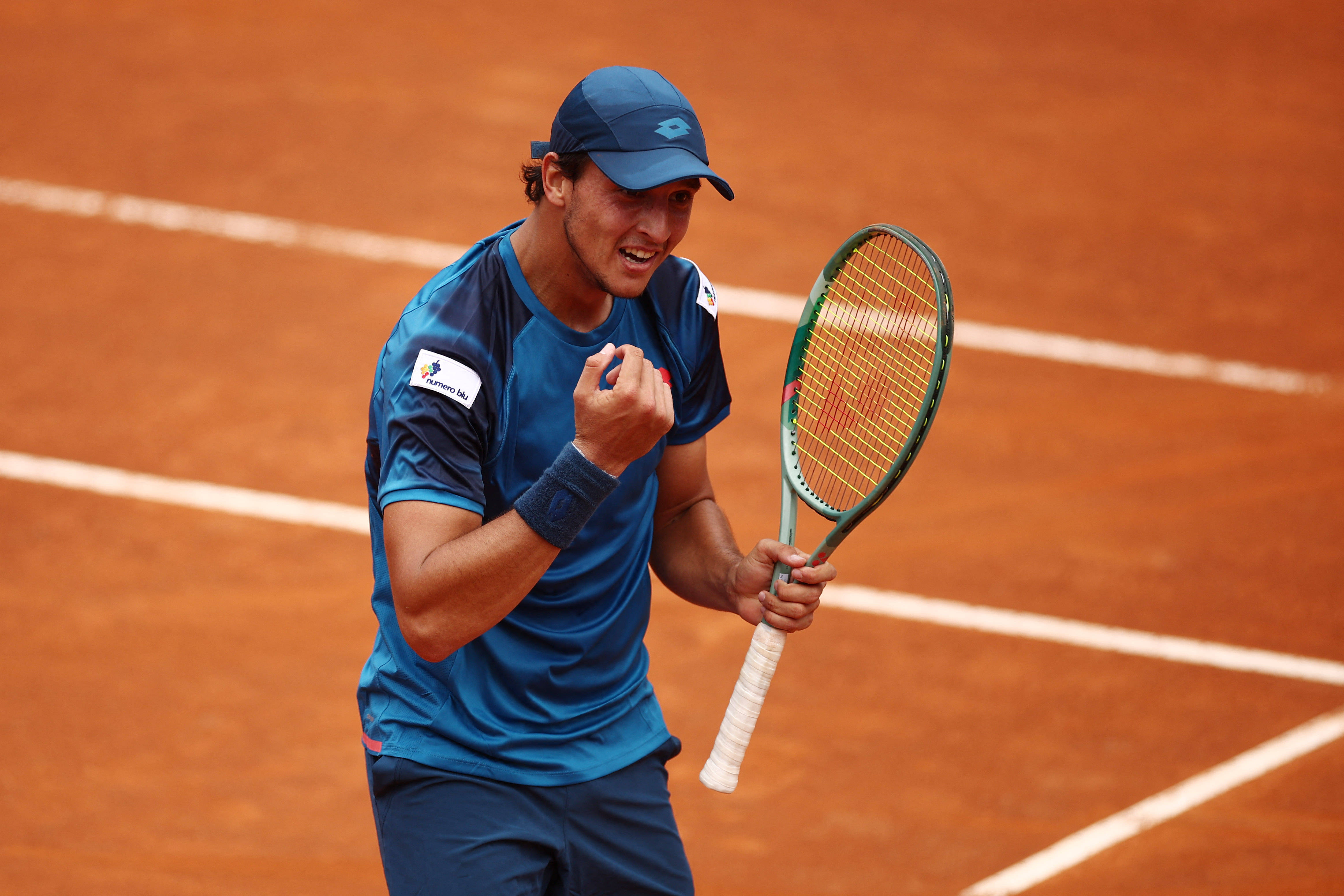 关于世界网球队力克意大利网球队，费德勒打破历史纪录的信息