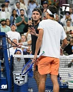 法国网球队力克欧洲网球队，西西帕斯送出助攻