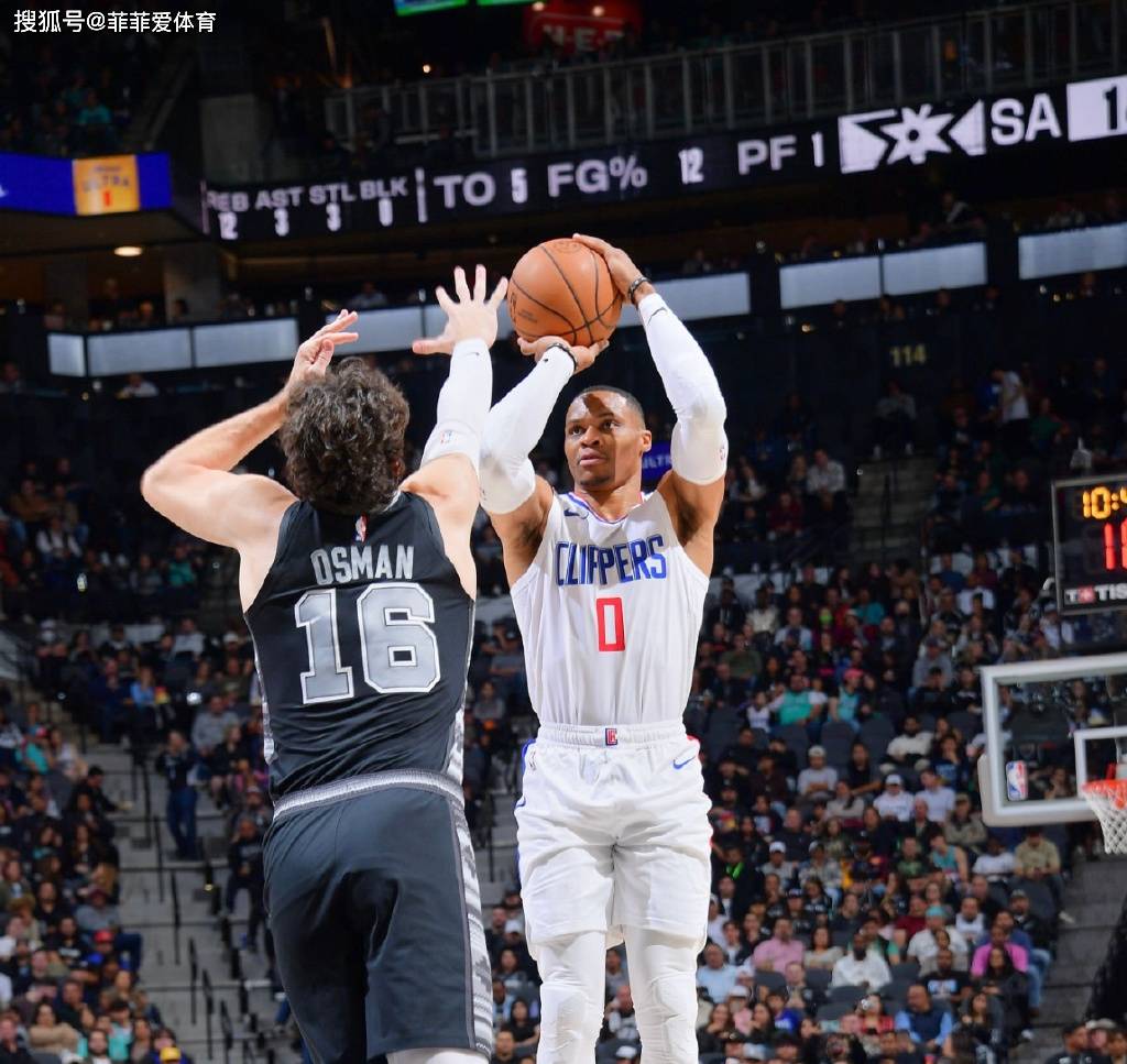 南韩男篮横扫快船，福克斯送出助攻