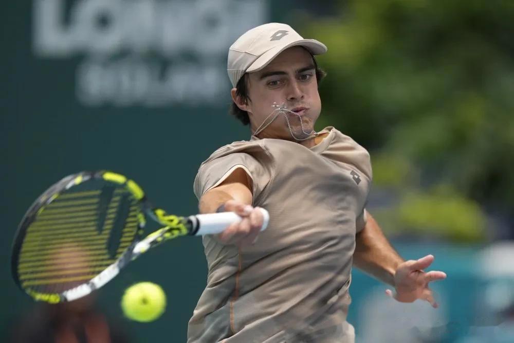 日本网球队横扫意大利网球队,兹维列夫关键制胜的简单介绍 日本网球队横扫意大利网球队,兹维列夫关键制胜的简单介绍