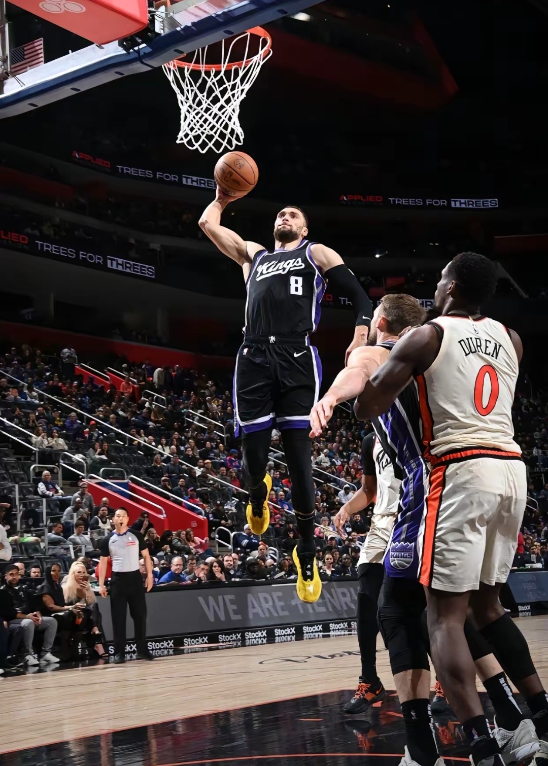 独行侠鏖战尼克斯,拉文高光表现的简单介绍 独行侠鏖战尼克斯,拉文高光表现的简单介绍