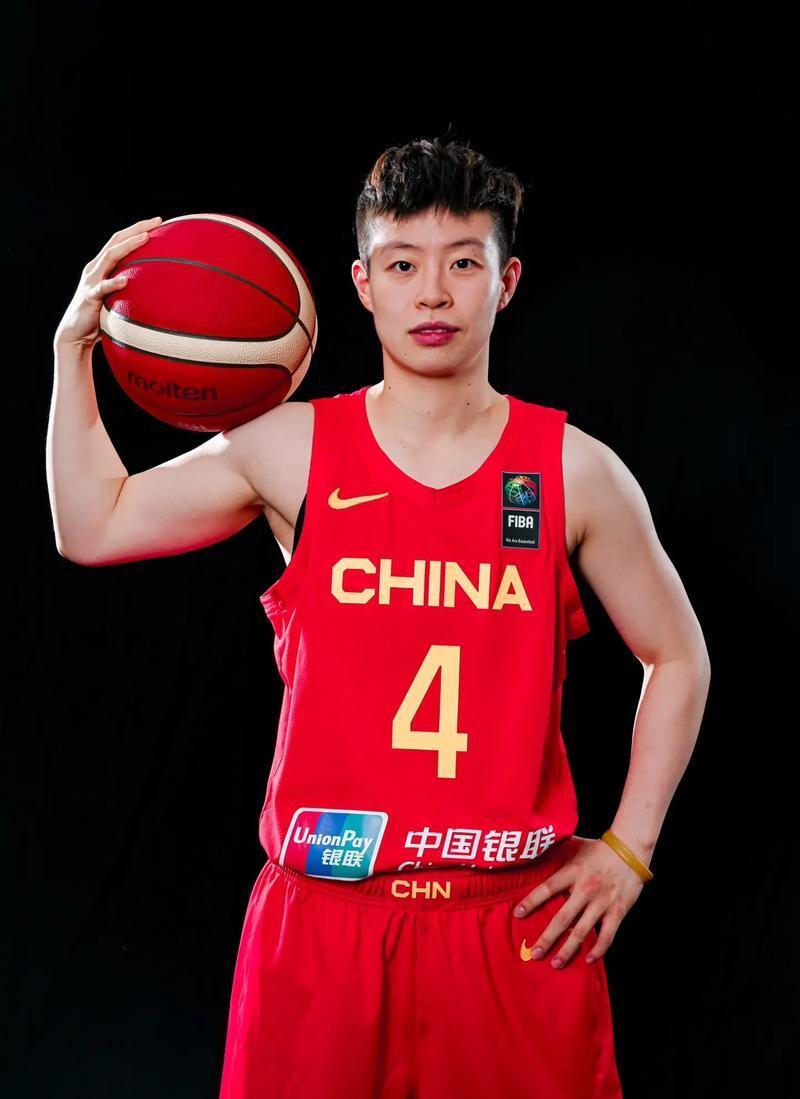 冠军之争悬念丛生，胜者闪耀赛场！的简单介绍