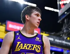 包含NBA球队赛季结束后球员集体回顾，总结经验的词条
