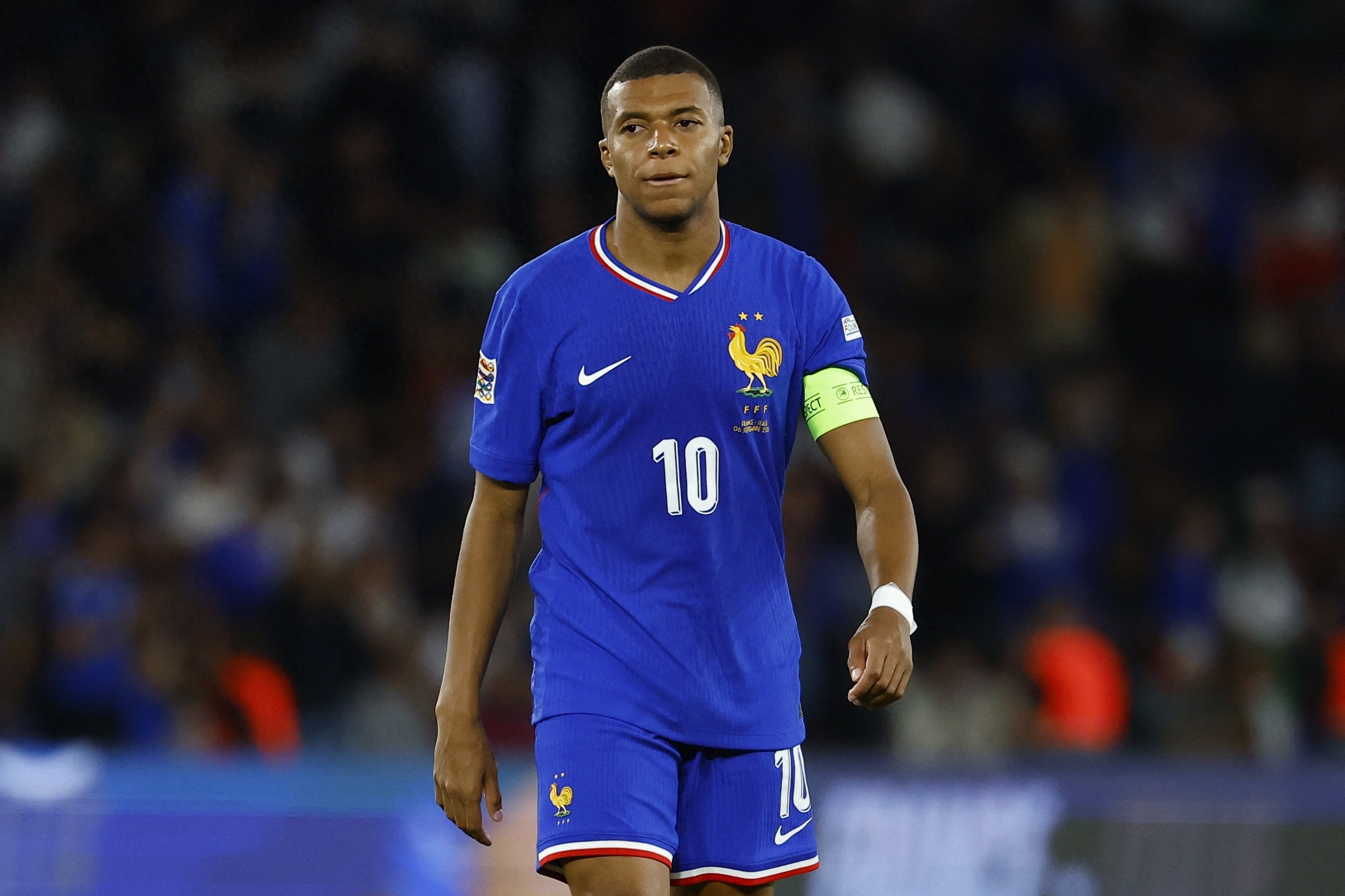 包含法国队完胜德国队，安赛龙点燃赛场的词条