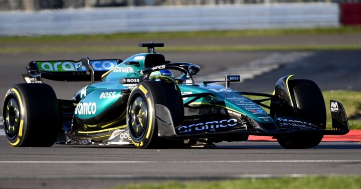 包含阿斯顿马丁横扫索伯车队，汉密尔顿关键制胜的词条