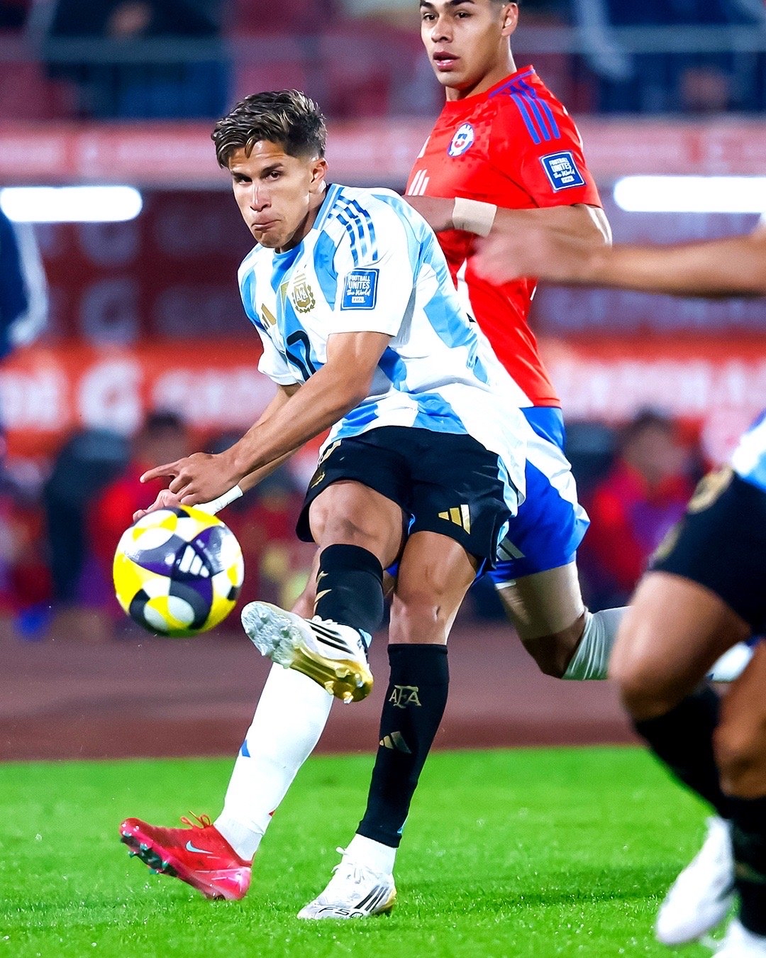 包含阿根廷力克美国，阿尔瓦雷斯统治全场的词条