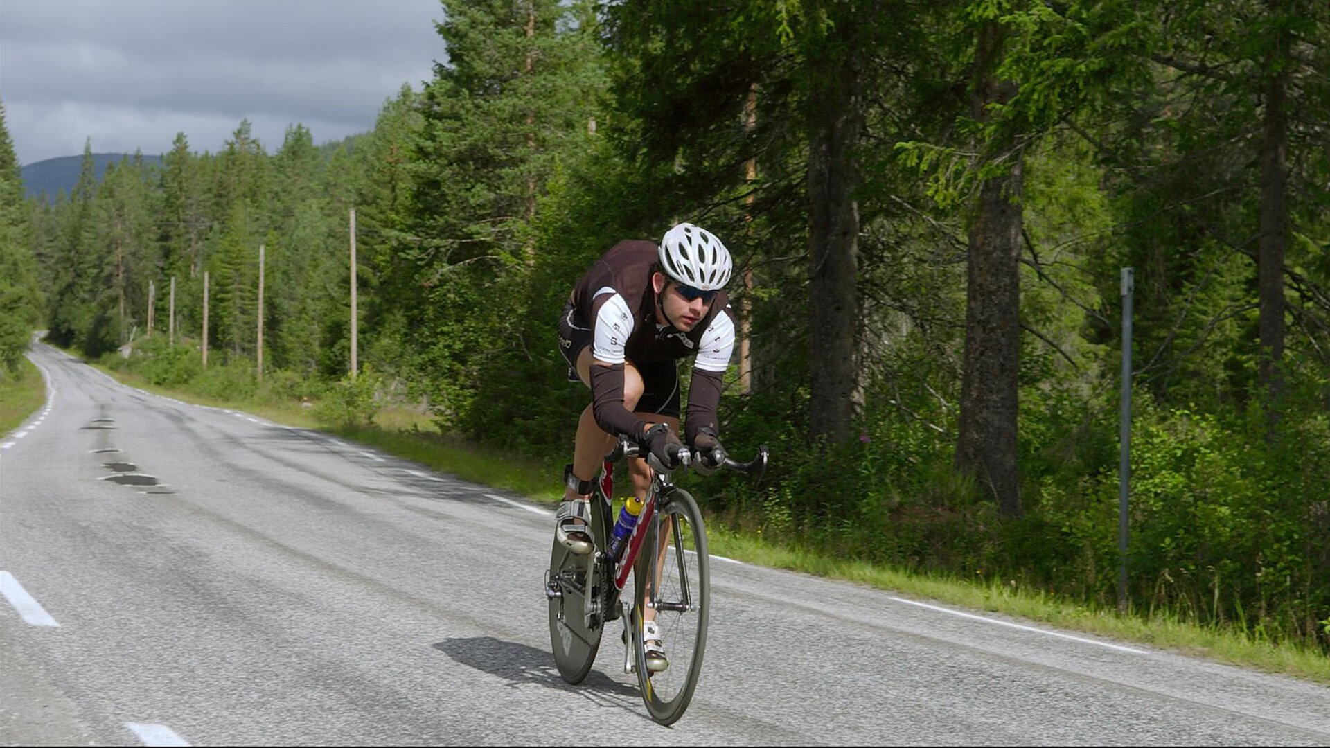 赛道上的逆袭,索伯车队完胜红牛,塞恩斯惊艳四座